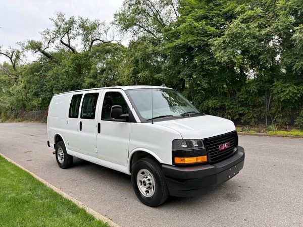 GMC Savana 2500 2023 - Imagen 11