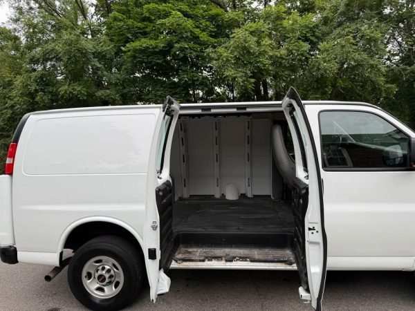 GMC Savana 2500 2023 - Imagen 3