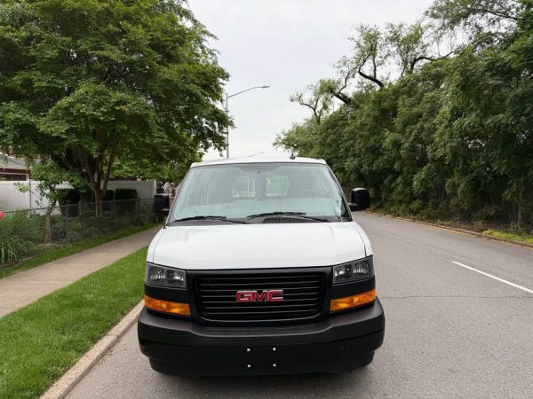 GMC Savana 2500 2023 - Imagen 12