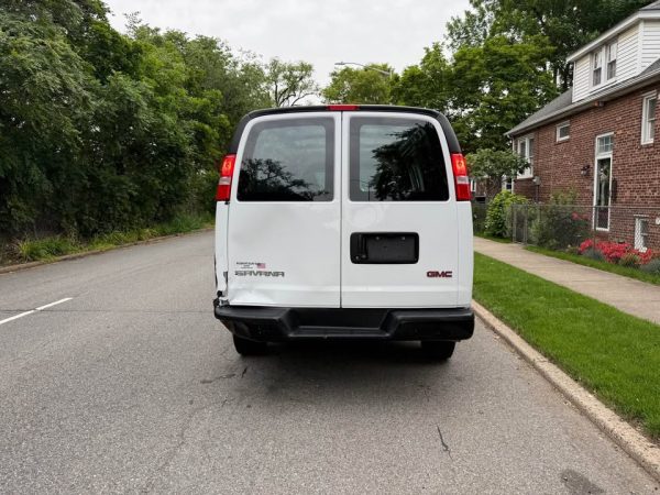 GMC Savana 2500 2023 - Imagen 15