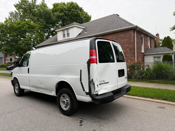 GMC Savana 2500 2023 - Imagen 10