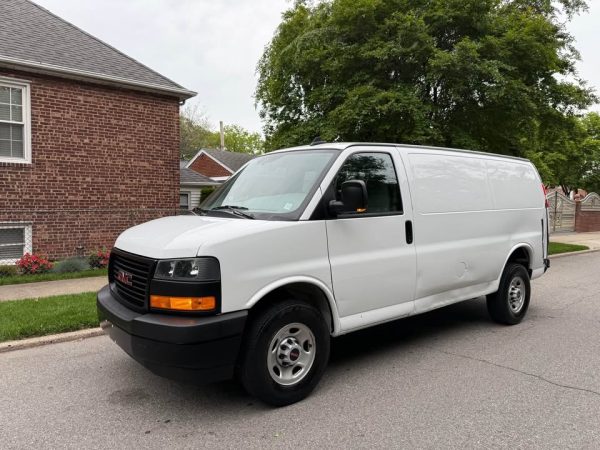 GMC Savana 2500 2023 - Imagen 8